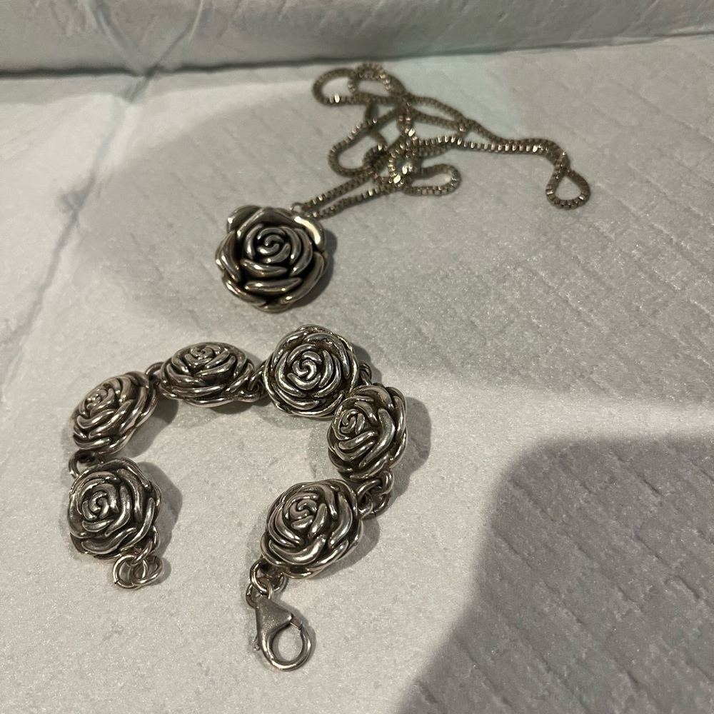 Intricate Silver Rose Necklace with Vintage Charm